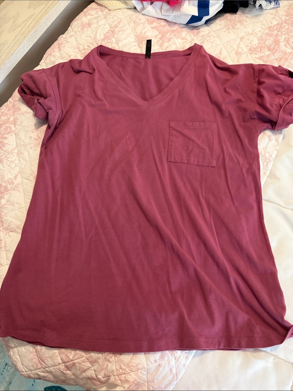 Relaxed V-Neck Pocket Tee in Mauve